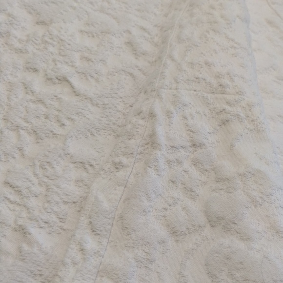 Elegant White Textured Coverlet - Picture 8 of 10